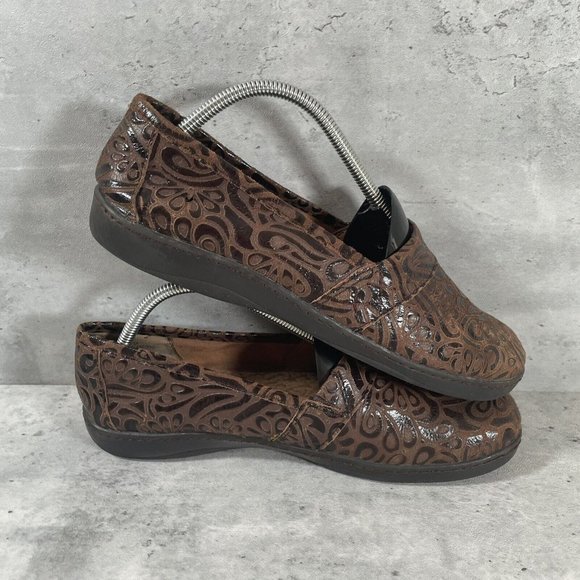 BOC Born Concept Womens Size 11M Peggy Slip On Brown Tooled Casual‎ Leather Shoe - Picture 5 of 7